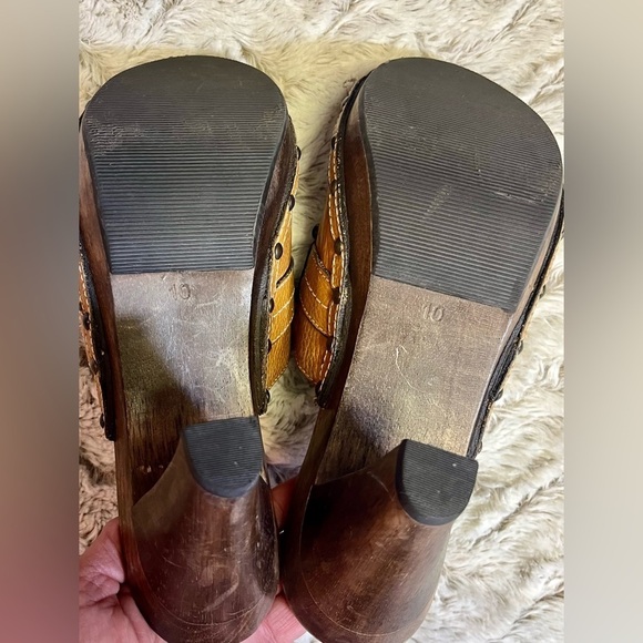 Y2K Vintage Style Banana Republic Women's Leather Wooden Clogs Boho Chic 
Size10 - Picture 8 of 9